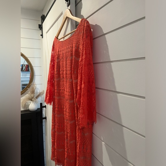 Laura Plus Coral Overlay Shear Lace shift dress with 3/4 length Boho fringe - Picture 11 of 12
